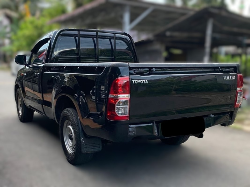 Mobil Bekas Toyota Hilux 2.0 SC 4x2 M/T 2014